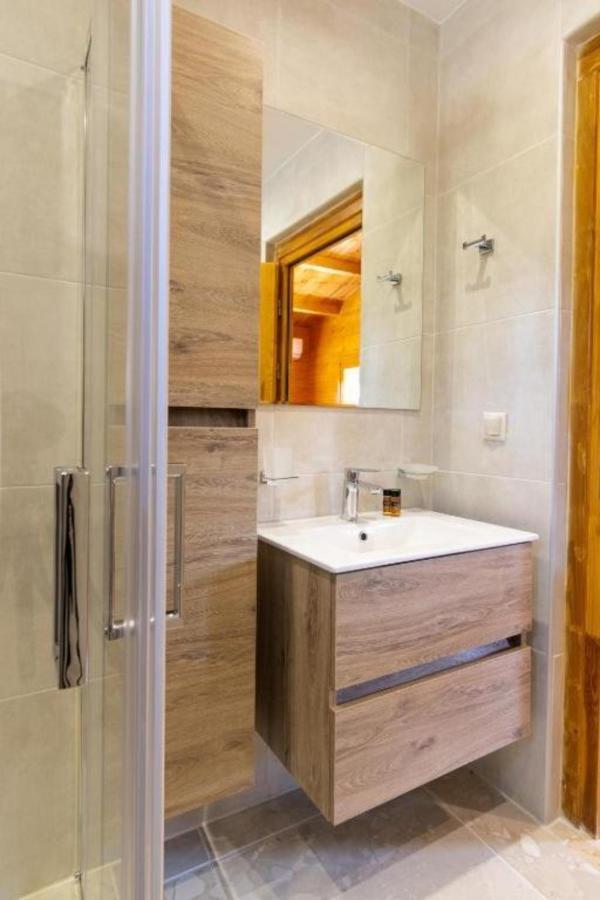 Agrelia Homes Dragano Bagian luar foto